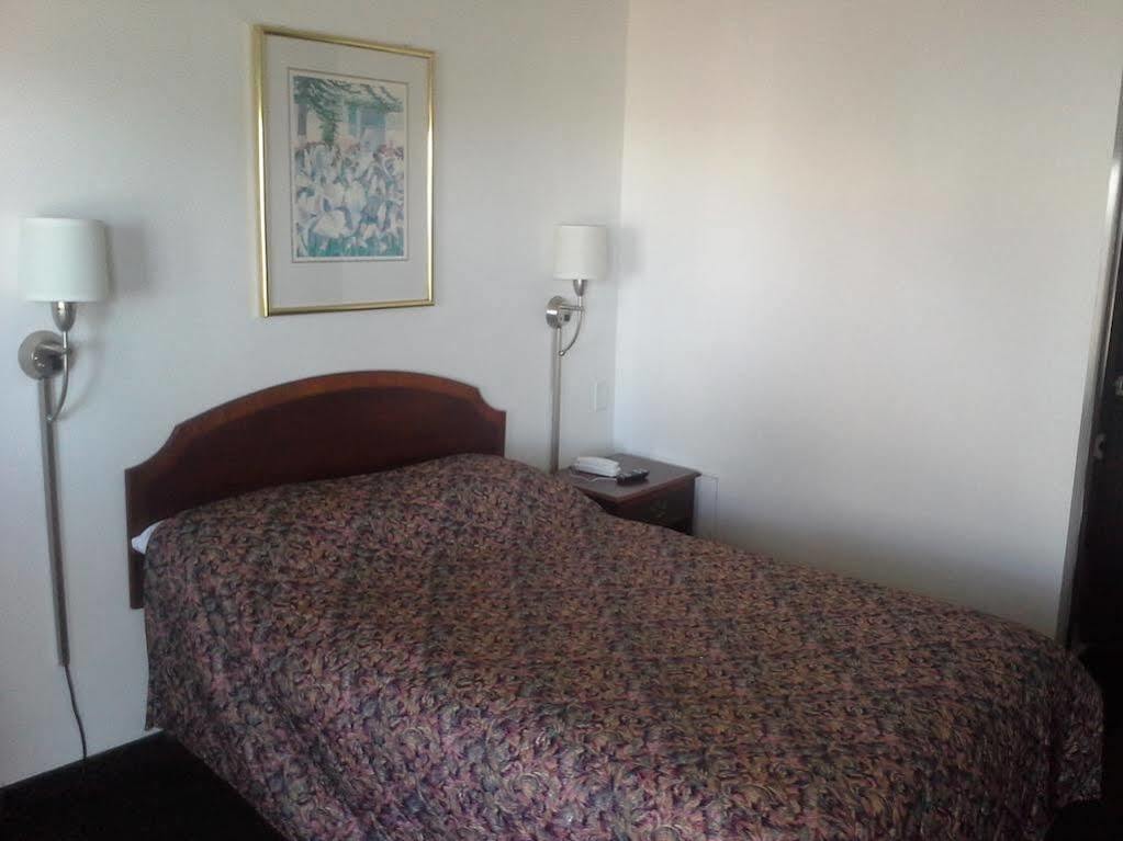 Economy Inn Of Holland Εξωτερικό φωτογραφία